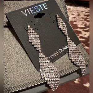 VIESTE CRYSTAL
COLLECTION EARRINGS: